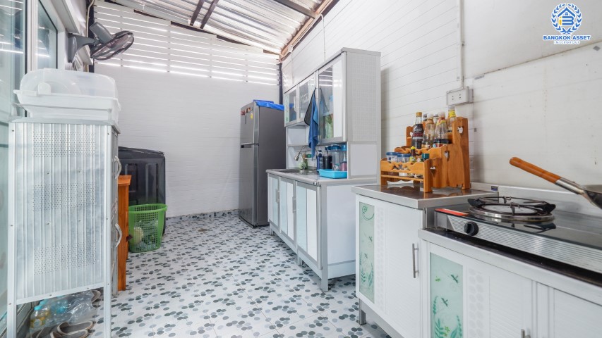 *****ทาวน์เฮ้าส์มือสองย่านปทุมธานี ม.ศุภาลัย เบลล่า กรุงเทพ-ปทุมธานี หลังมุม! เนื้อที่เยอะถึง 29.5 ตร.ว. ฟังก์ชัน 3 ห้องนอน 2 ห้องน้ำ 2 ที่จอดรถ ต่อเติมครัว แถมเฟอร์นิเจอร์ทั้งหลัง ทำเลเชื่อมต่อถ.กรุงเทพฯ-ปทุมธานี, ถ.กาญจนาภิเษก